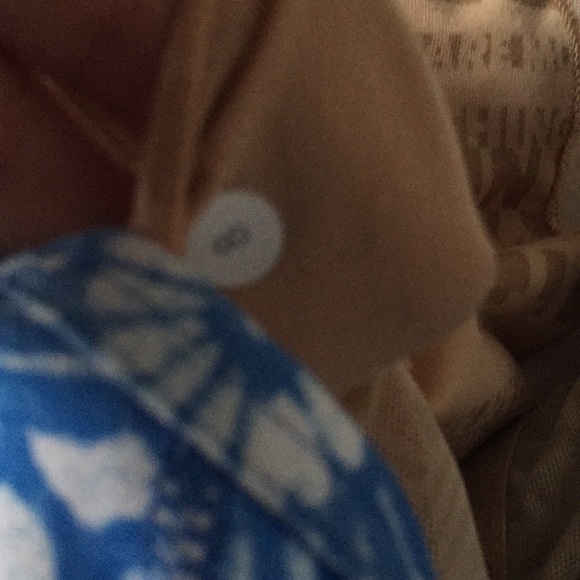 Lululemon tank top size 8 flowers floral blue - Picture 3 of 3